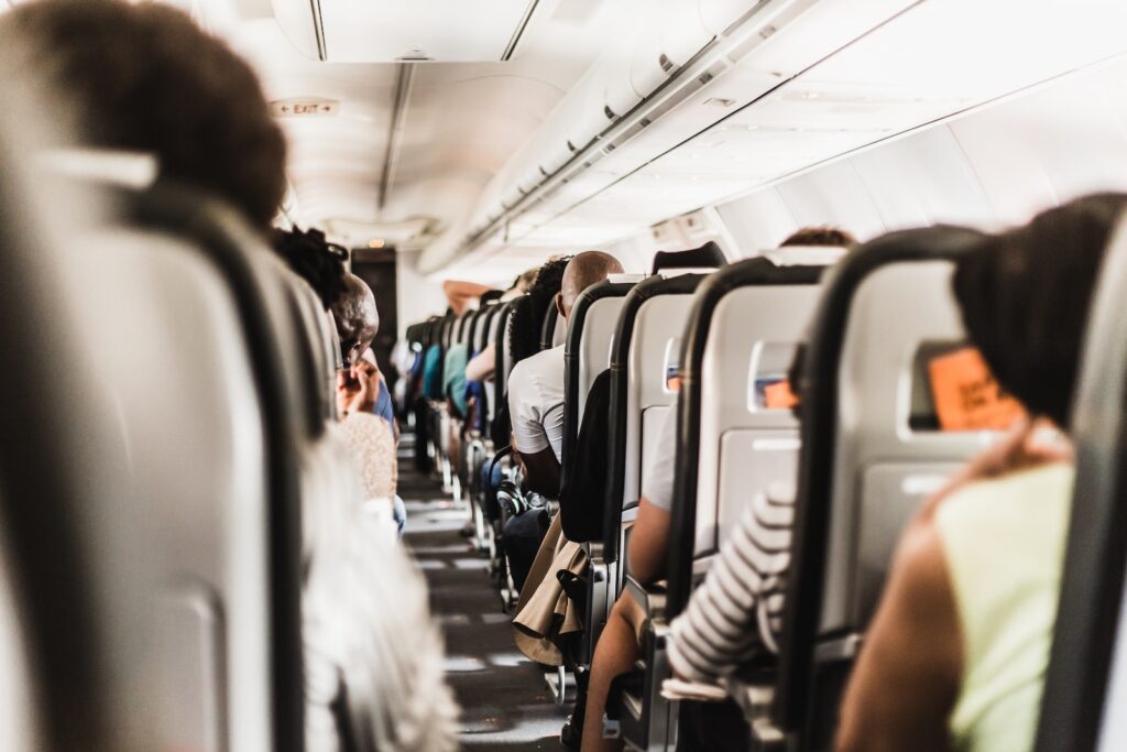 Que Porter dans l’Avion pour un Voyage Confortable : Guide