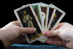 Voyance en ligne : tout comprendre avant d’appeler un voyant
