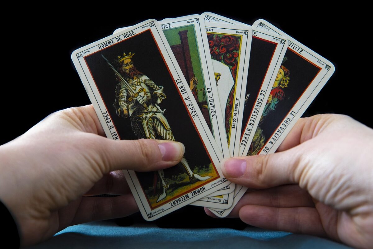 Voyance en ligne : tout comprendre avant d’appeler 1 tarot