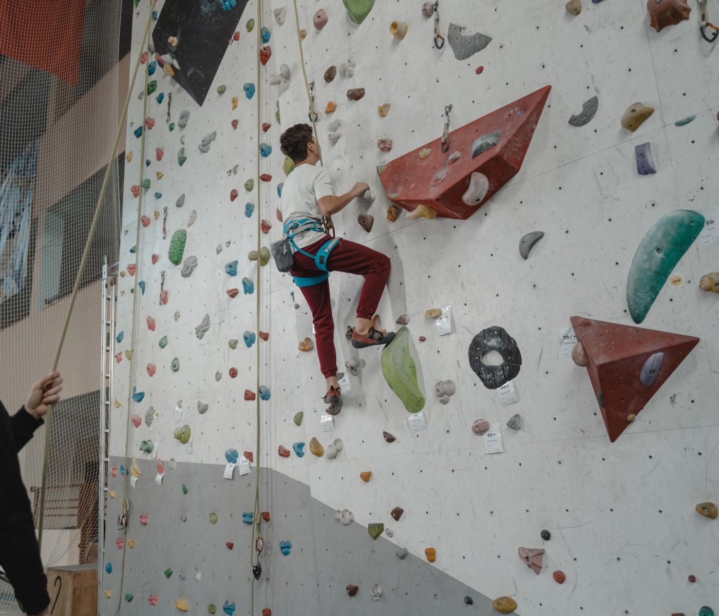 Assurage escalade débutant : la technique complète 7 étapes 1 Assurage escalade débutant : la technique complète 7 étapes